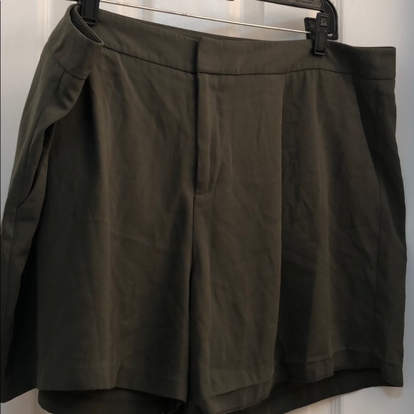 A new day khaki green linen shorts size 18 - Picture 1 of 4